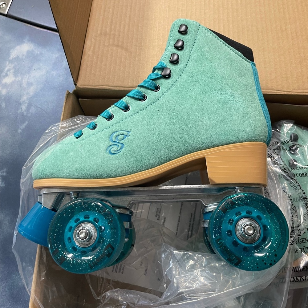 Candi Girl Carlin Roller Skates BRAND NEW NEVER BEEN WORN